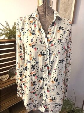 Women's Off White Floral Button Down Longsleeve Shirt XS Collard Buttery Soft